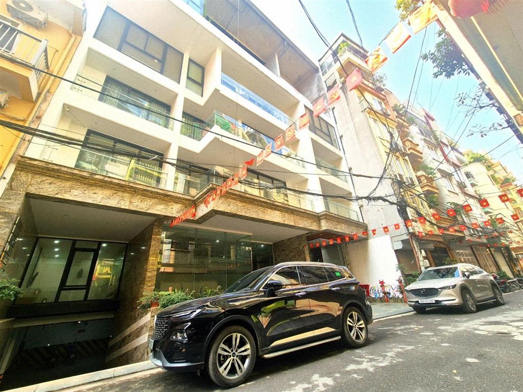 Chính chủ bán toà nhà ô tô tránh  tòa văn phòng  8 nổi  1 hầm 300m2