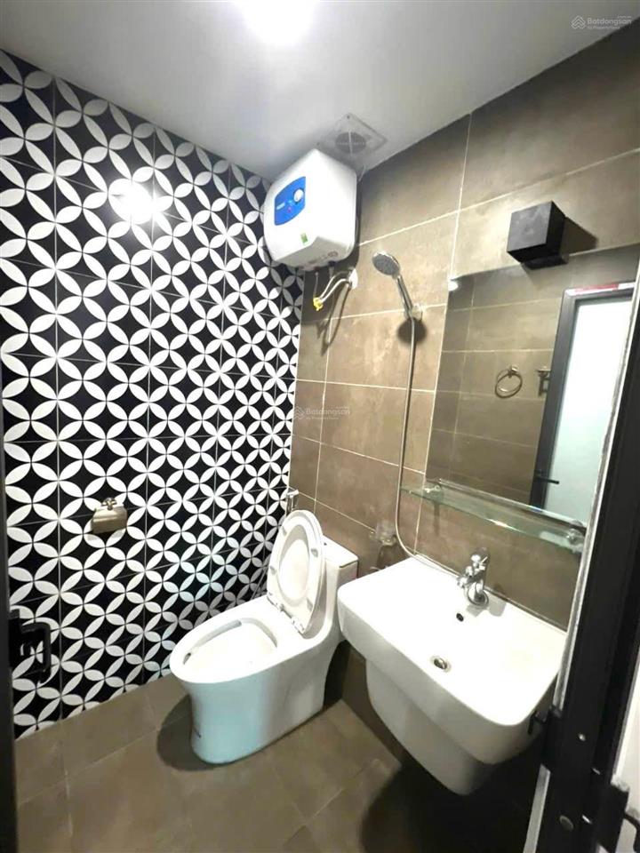 Chính chủ bán toà nhà ô tô tránh  tòa văn phòng  8 nổi  1 hầm 300m2