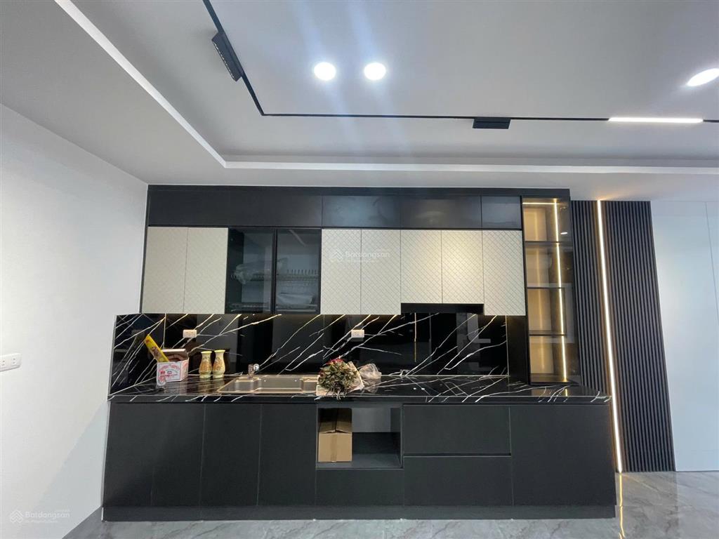 Cho thuê nhà riêng ngõ 24 kim đồng hoàng mai 52m 6tầng đồ cb 20tr, ngõ oto