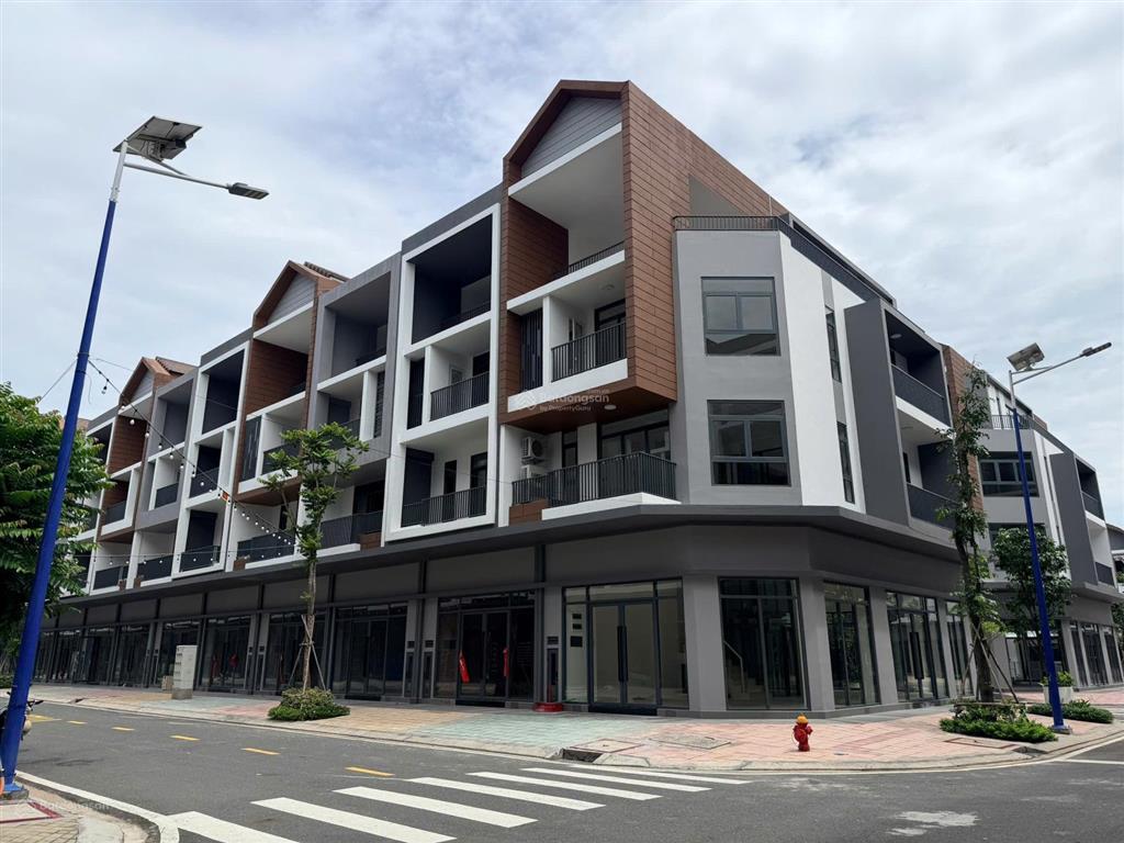 Shophouse thương mại cách nhà ga metro và tttm chỉ 300 mét, nhà sẵn thanh toán dãn 60 tháng