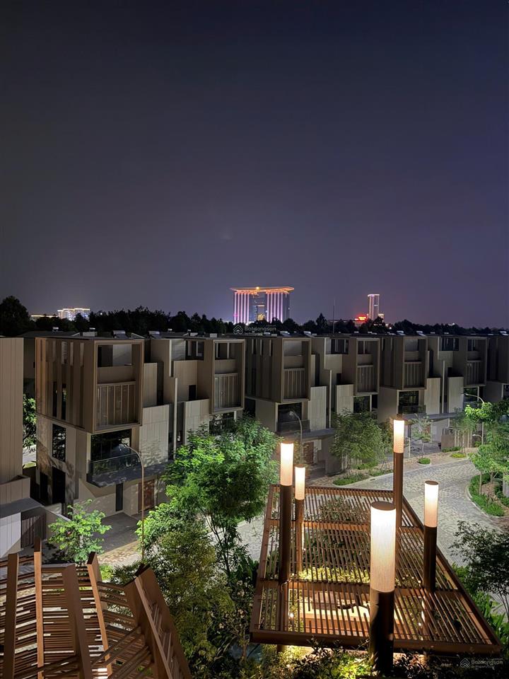 Biệt thự compound đẳng cấp nhất bình dương của capitaland  vị trí hồ công viên và mặt tiền metro