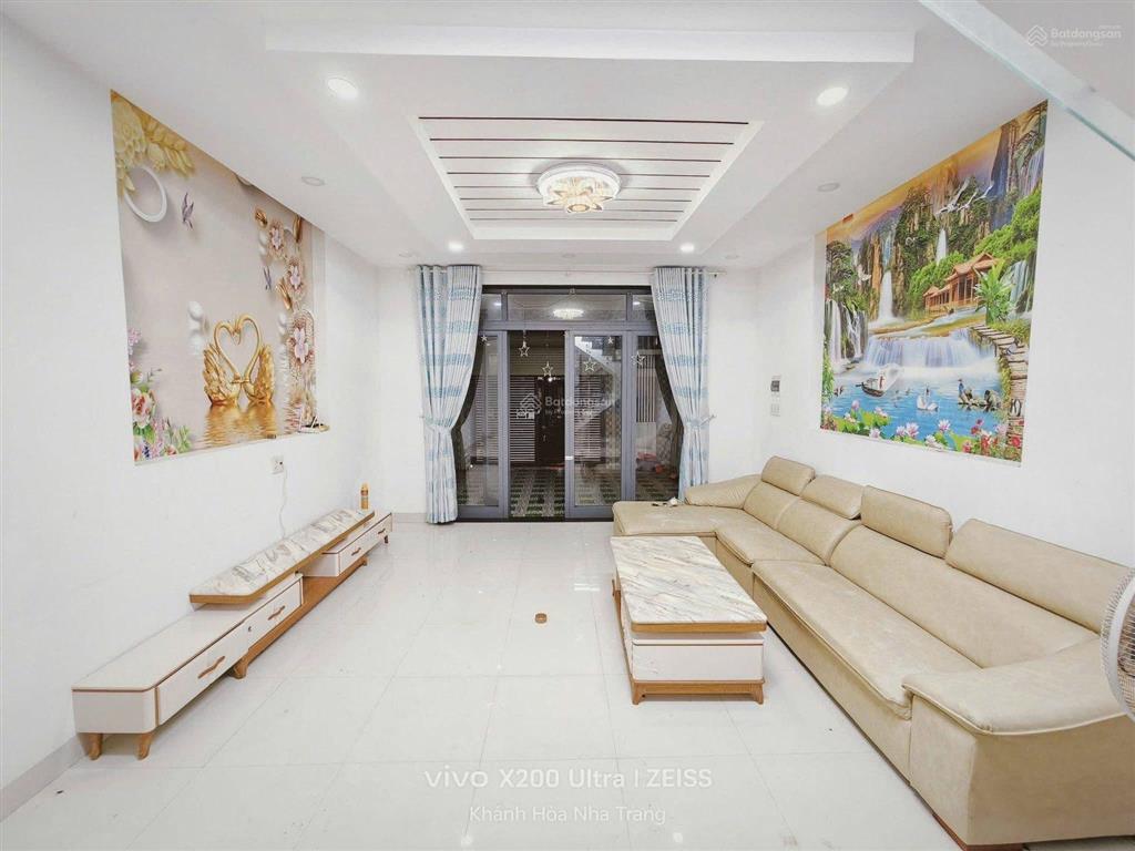 Cho thuê nhà 3 tầng khu đô thị phước long, nam nha trang. giá 15 triệu/tháng