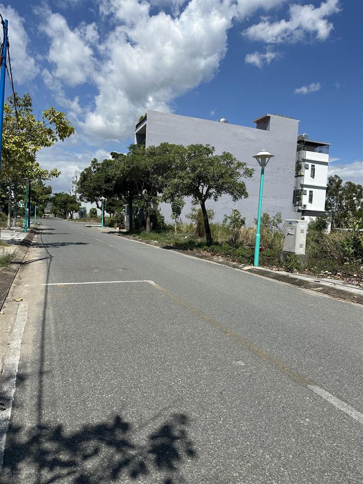 Bán đất khu đô thị hoàng long, phước long, nam nha trang. hướng đông nam giá 5 tỷ