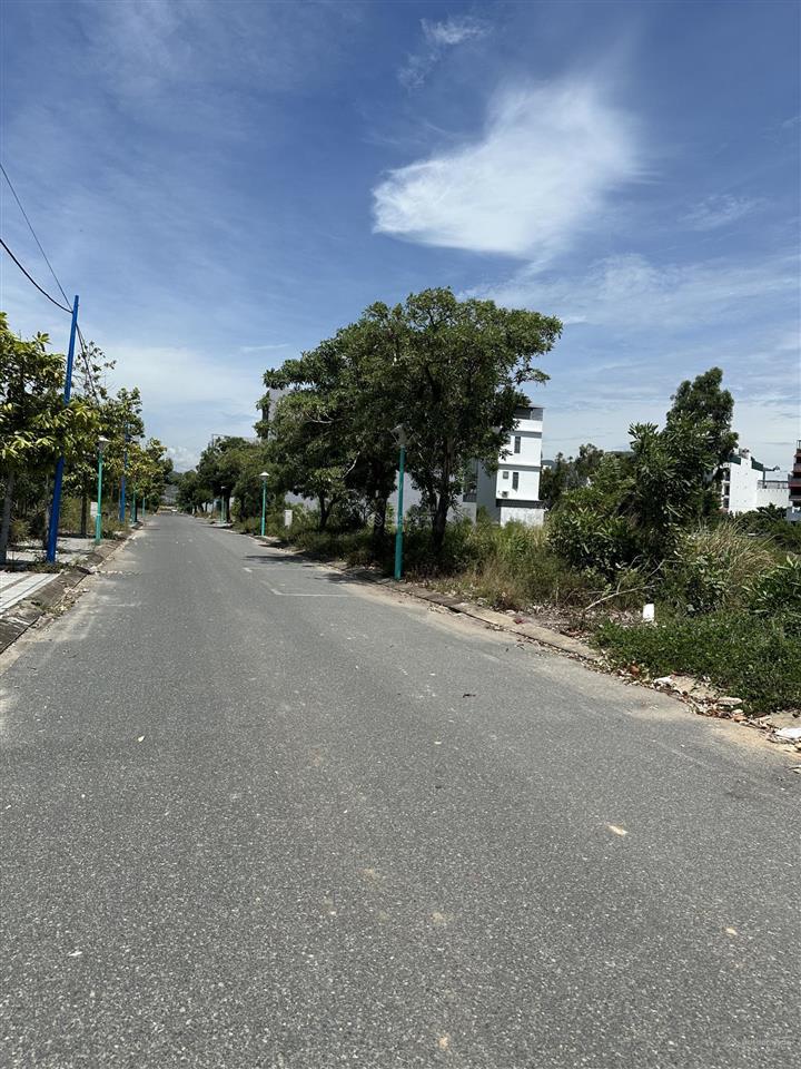 Bán đất khu đô thị hoàng long, phường nam nha trang. giá hợp lý, phù hợp xây nhà