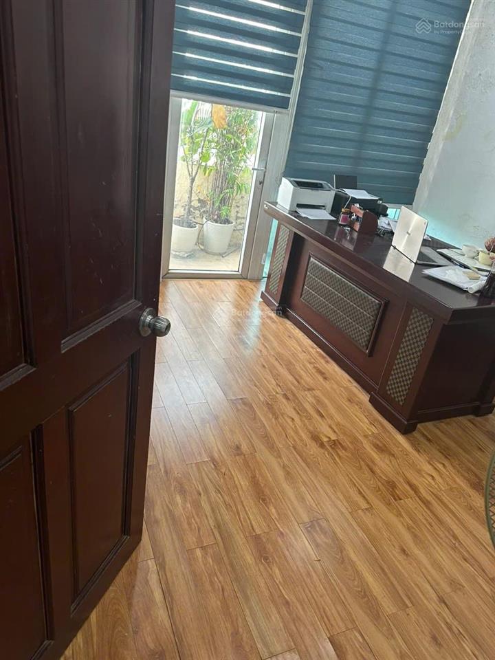 Cho thuê nhà 10.2 tòa licogi 19, nội thất cơ bản, 2 điều hòa, bình nóng lạnh, tủ bếp
