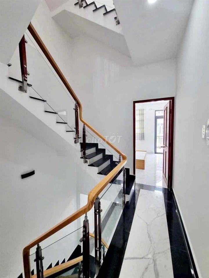 NHÀ HẺM XE HƠI