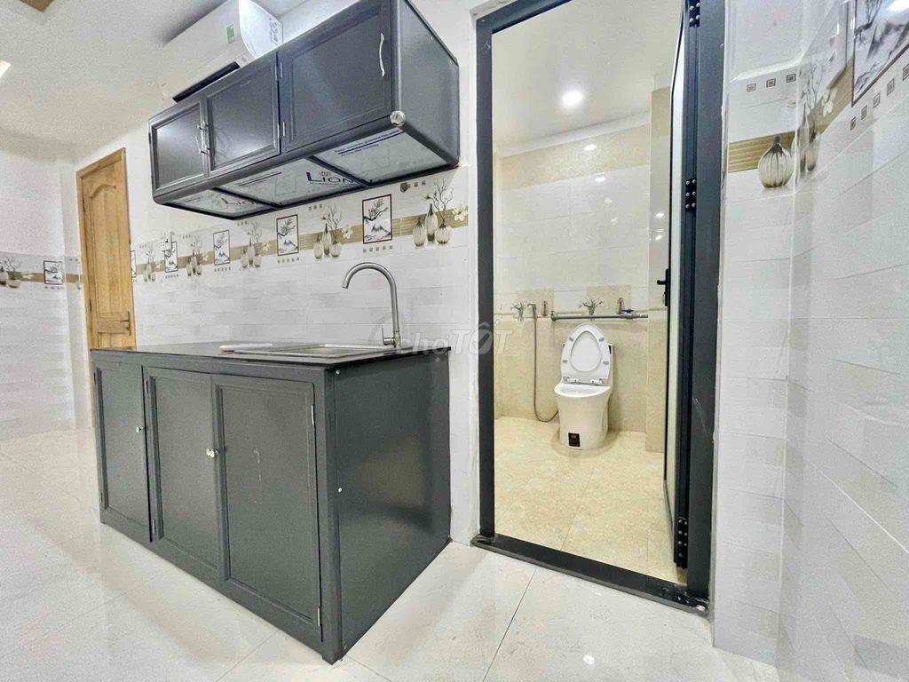 STUDIO SIÊU BỰ NGAY NGÃ TƯ GA