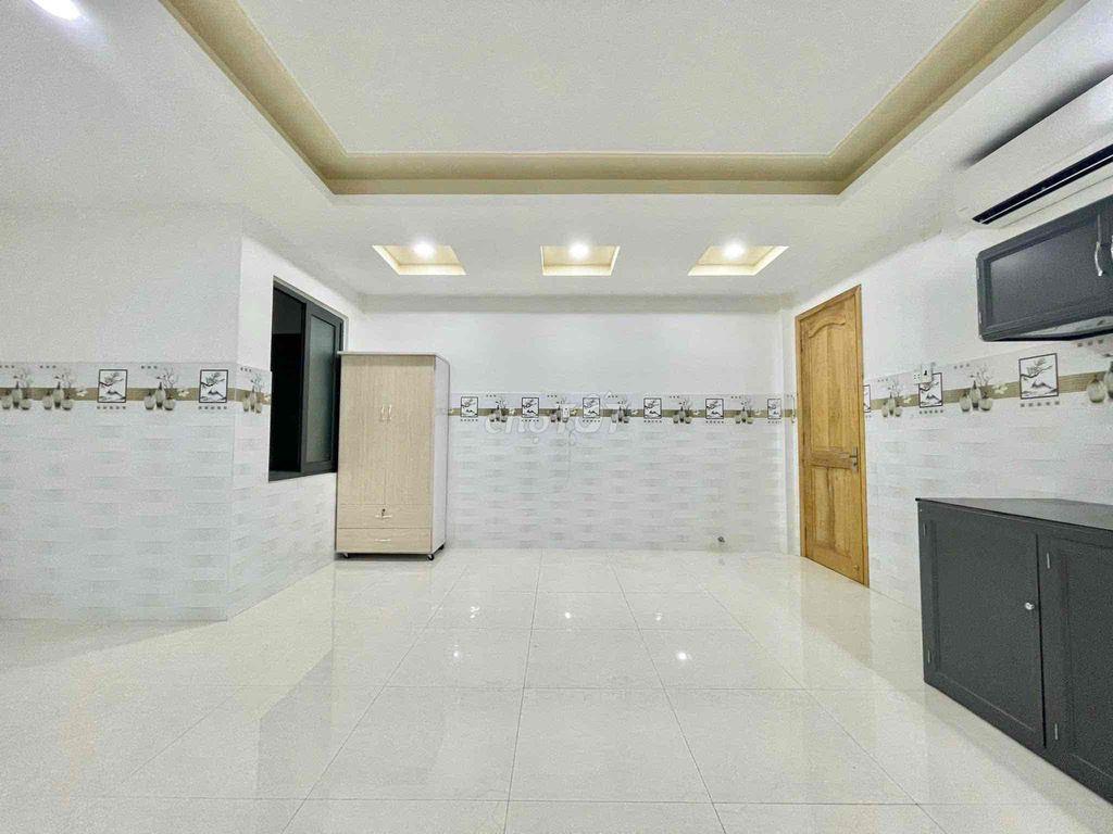 STUDIO SIÊU BỰ NGAY NGÃ TƯ GA