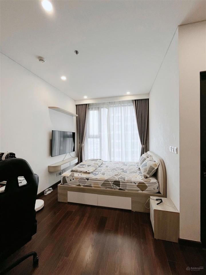 Cho thuê masteri west heights vinhomes smart city studio vào luôn mpdv + gửi ô tô dưới hầm.