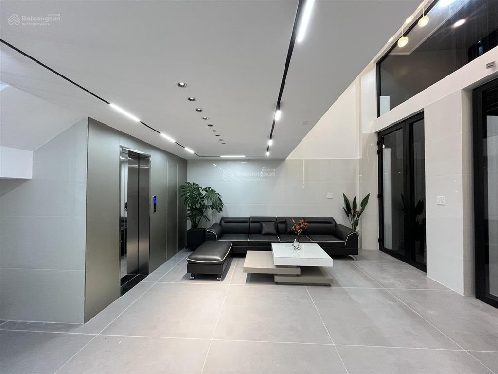 Siêu phẩm mặt tiền nội bộ cmt8 quận 3 (dt 11x17m) 3 lầu khu an ninh dân trí cao