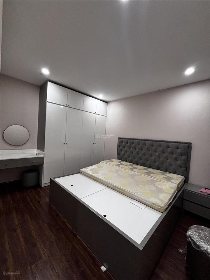 Căn góc 9 tỷ  100m2 hướng đông nam  có slót ô tô dưới hầm 0978 164 ***