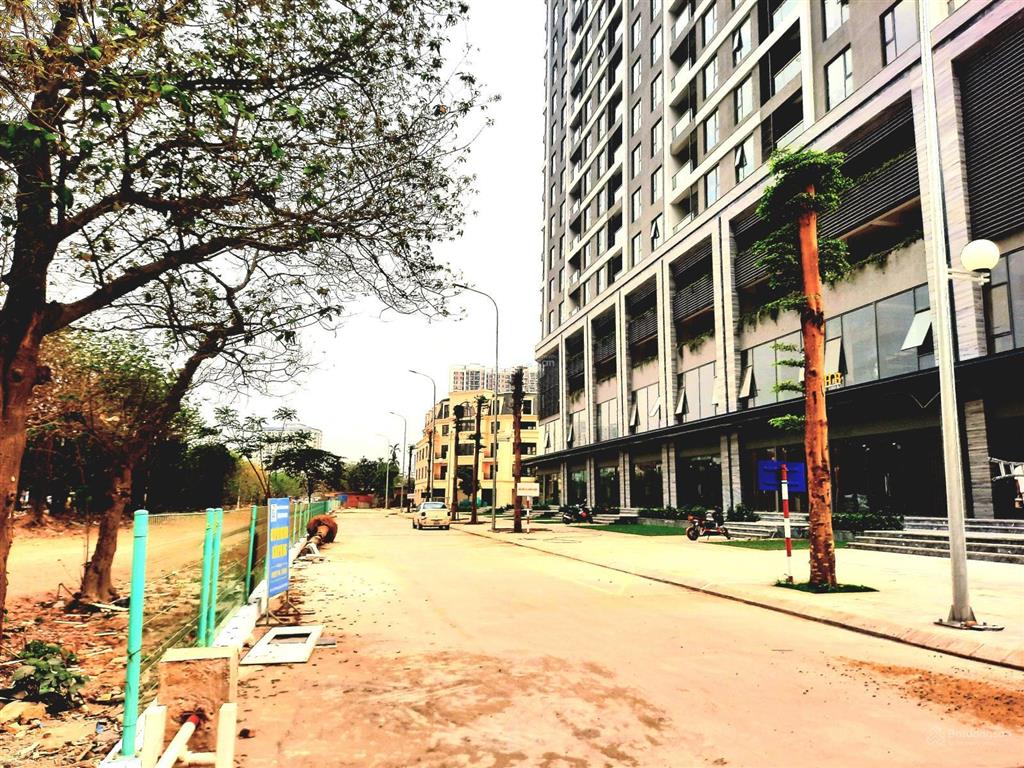 Cho thuê gấp, 2 phòng ngủ, 2 vệ sinh, view hồ, full nội thất 12 triệu/th