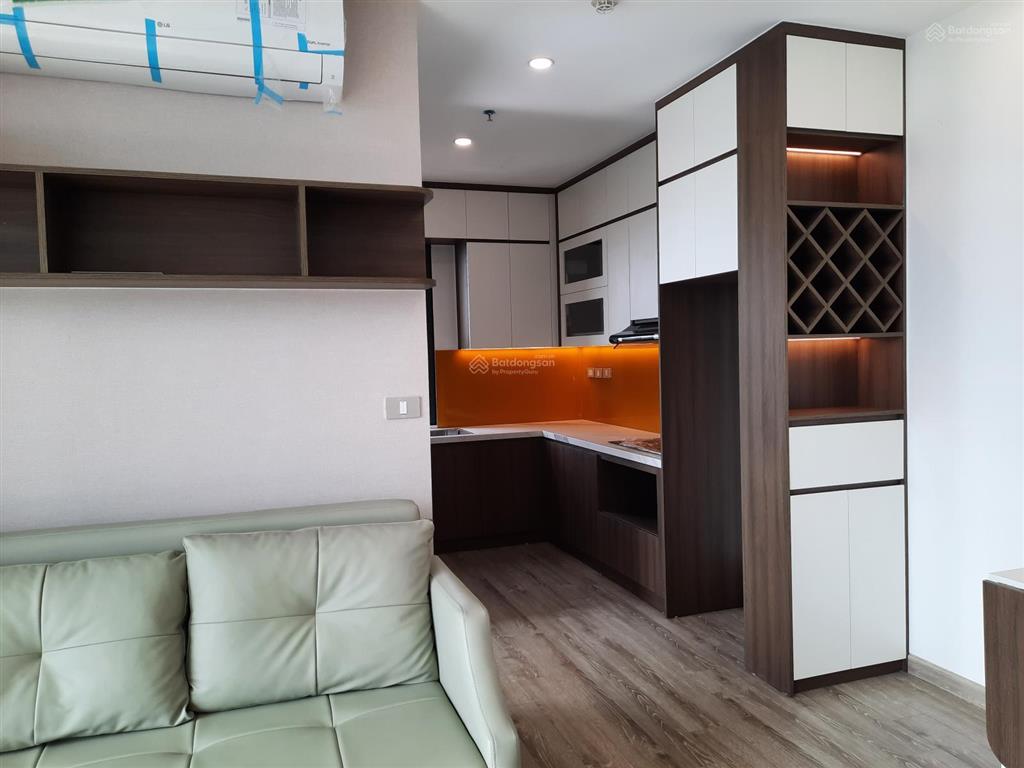 Cho thuê gấp, 2 phòng ngủ, 2 vệ sinh, view hồ, full nội thất 12 triệu/th