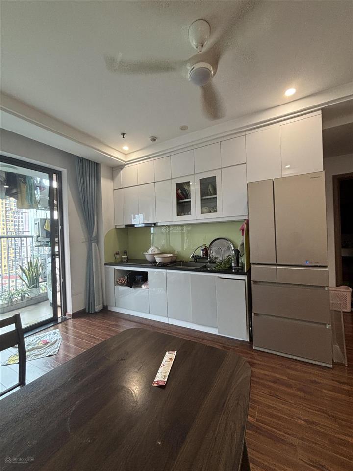 6 tỷ, 2pn2vs, full đồ, nhà mới ở đc 2 năm, sổ đỏ sẵn giao dịch, mặt đường 2.5