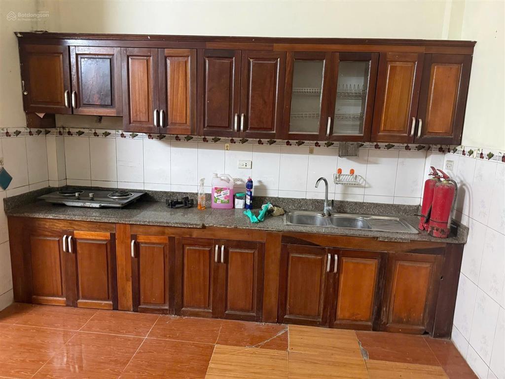 Cho thuê thúy lĩnh, 3 tầng 1 tum, ô tô đỗ cửa, rộng rãi, 15 triệu, vào ngay