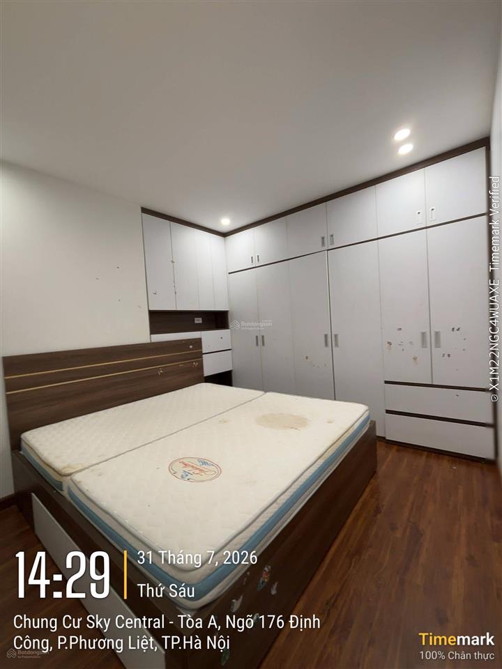 Cho thuê 16 tr/th, 104m2, full đồ, 3pn 2vs, sky central. 176 định công, thanh xuân, phương liệt