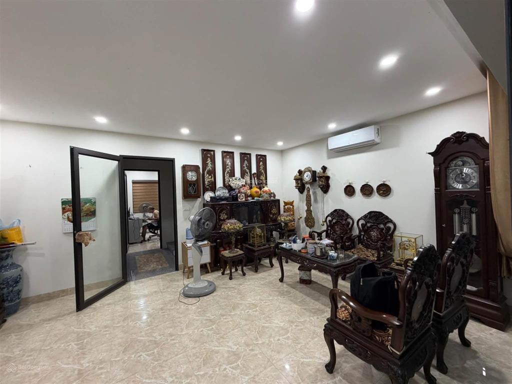 Shophouse 70m2, 35 triệu/th, có thang máy, ô tô đỗ ngày đêm. ở luôn. định công, thanh xuân