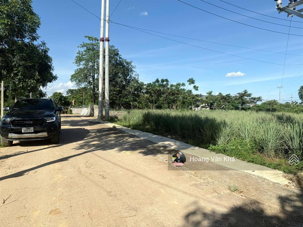 Đất thổ cư đường to giá chỉ hơn 10 triệu/m2 tại phú cát, hoà lạc