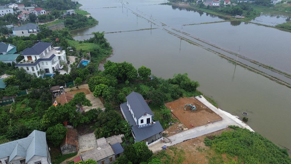 Chính chủ cần tiền bán gấp 4 lô view hồ giá chỉ hơn 2 tỷ / 1 lô