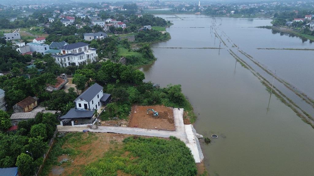 Chính chủ cần tiền bán gấp 4 lô view hồ giá chỉ hơn 2 tỷ / 1 lô