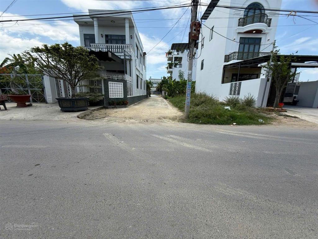 Bán căn nhà tâm huyết 3 tầng dt sàn 246m2 nở hậu, đẹp nhì diên điền, diên khánh cũ khánh hòa
