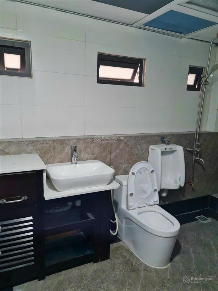 Cho thuê căn hộ dịch vụ 60m2 giá 7tr ở hoàng ngân gần hoàng đạo thúy, lê văn lương, nhân chính