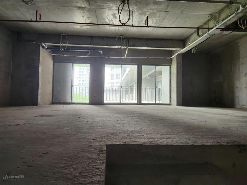 Cần bán shophouse westgate dt 200m2 căn góc giá 8.5 tỷ  sẵn 2 lầu view công viên  sổ sẵn