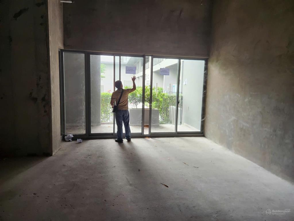 Cần bán shophouse westgate dt 200m2 căn góc giá 8.5 tỷ  sẵn 2 lầu view công viên  sổ sẵn