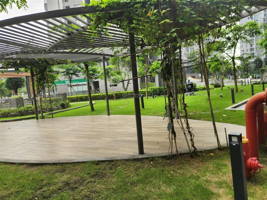 Cần bán shophouse westgate dt 200m2 căn góc giá 8.5 tỷ  sẵn 2 lầu view công viên  sổ sẵn