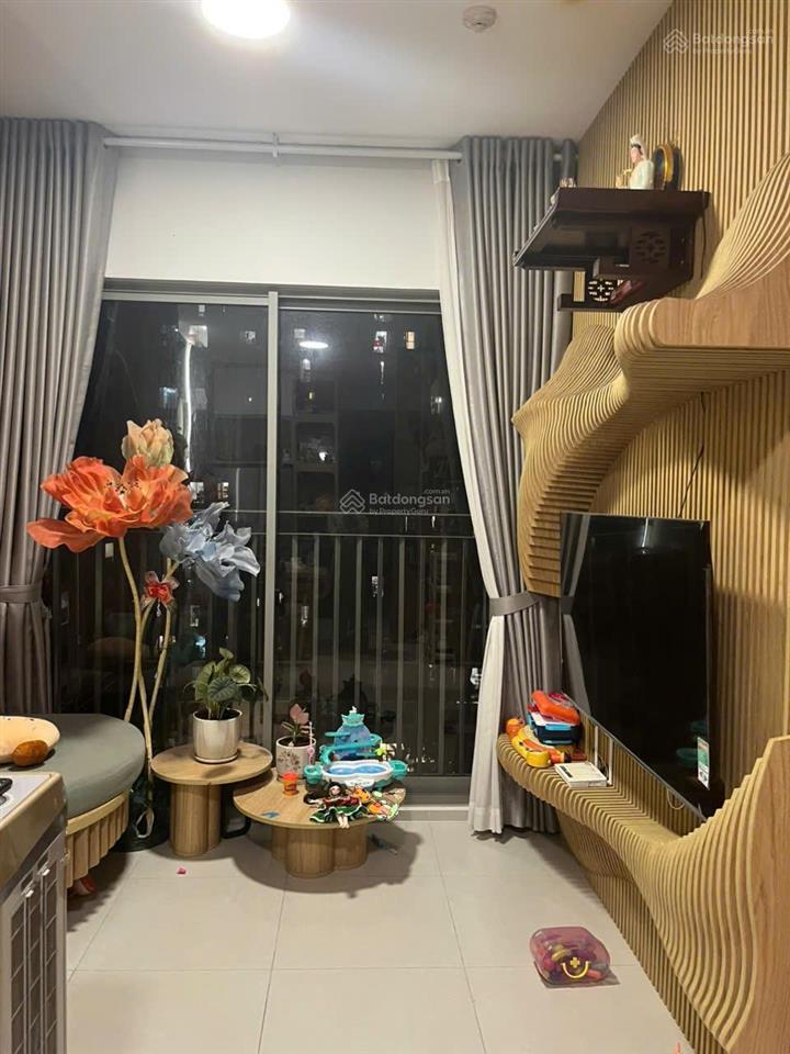 Bán căn full nội thất sổ sẵn westgate 2pn 60m2, giá 2 tỷ 85 full 102%, view hồ bơi