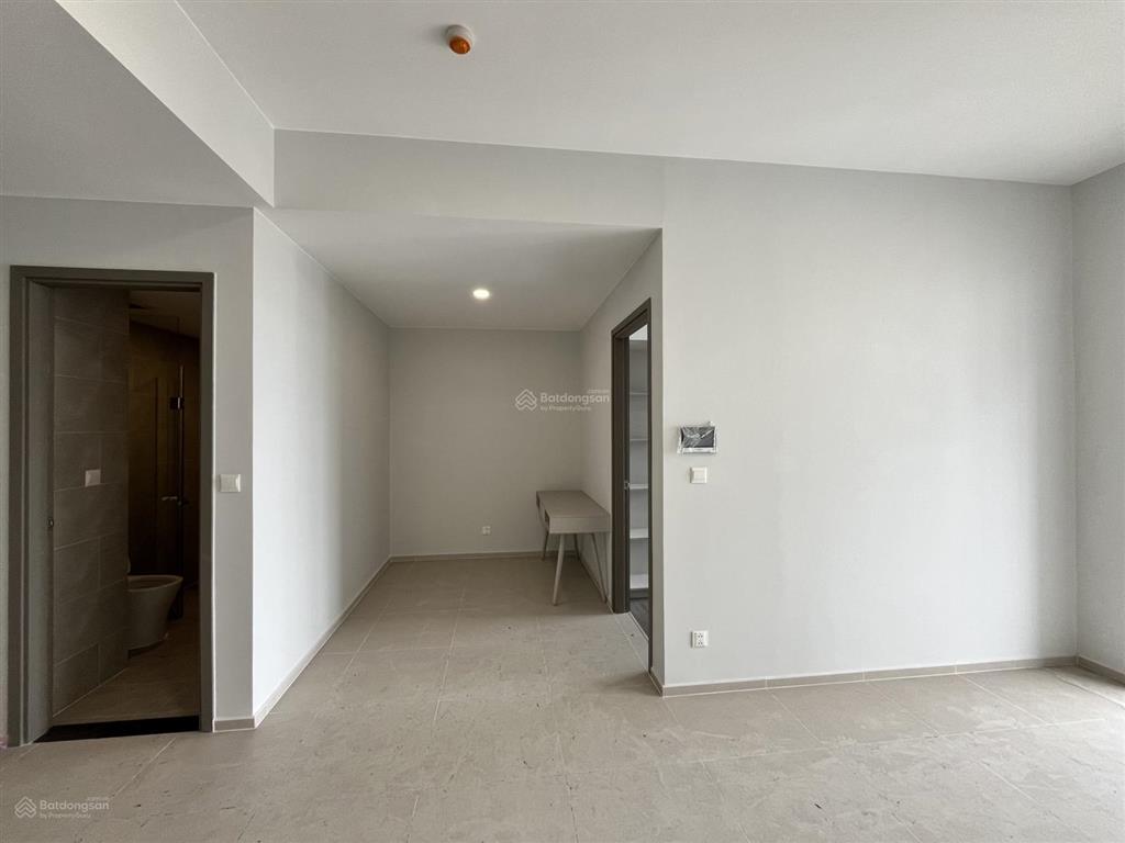 Chủ ngộp gấp bán căn góc 2pn+2vs 69m2 giá 3.2 tỷ, sẵn giường tủ nhà mới 100%, view ngoại khu