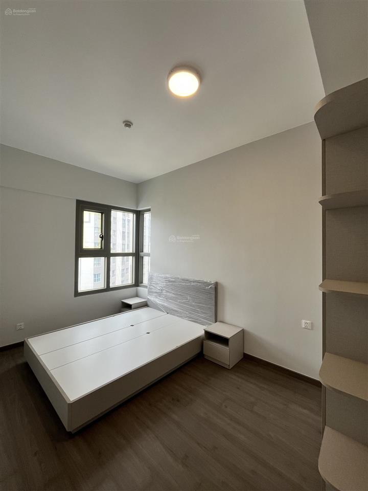 Chủ ngộp gấp bán căn góc 2pn+2vs 69m2 giá 3.2 tỷ, sẵn giường tủ nhà mới 100%, view ngoại khu