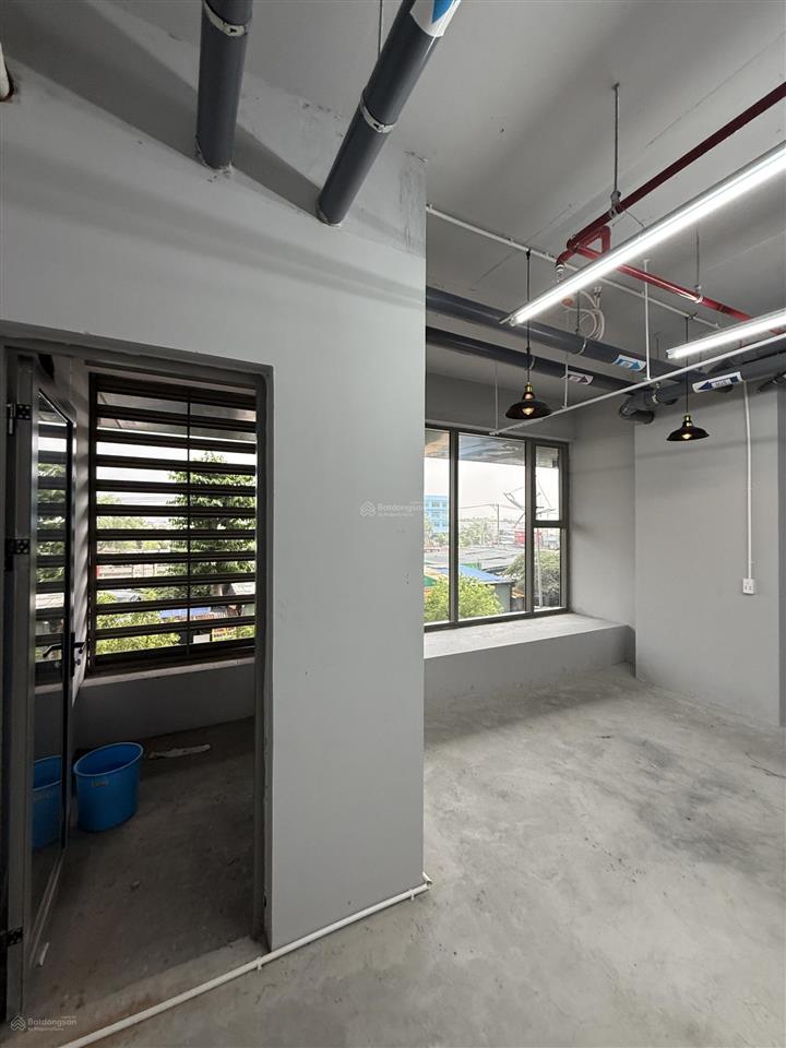 Cho thuê shophouse thương mại giá 15tr  sẵn 2 lầu, hoàn thiện sẵn 100% cc westgate