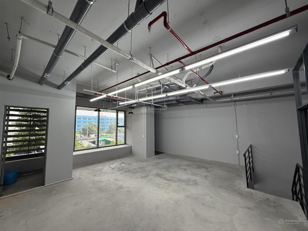 Cho thuê shophouse thương mại giá 15tr  sẵn 2 lầu, hoàn thiện sẵn 100% cc westgate