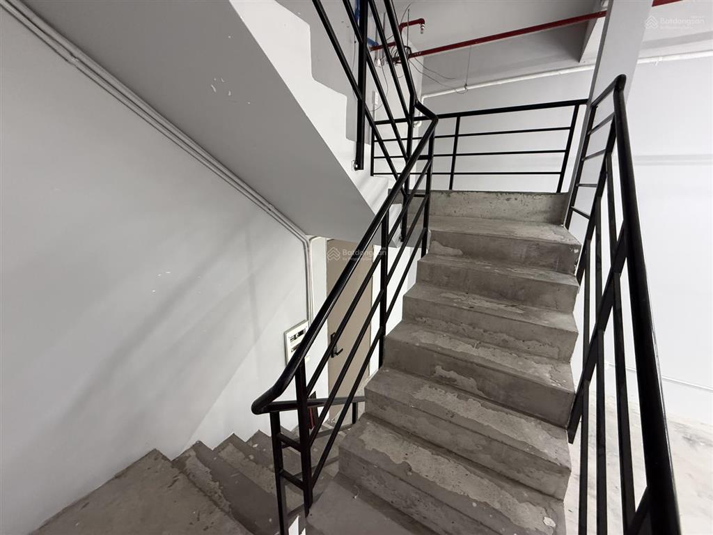 Cho thuê shophouse thương mại giá 15tr  sẵn 2 lầu, hoàn thiện sẵn 100% cc westgate