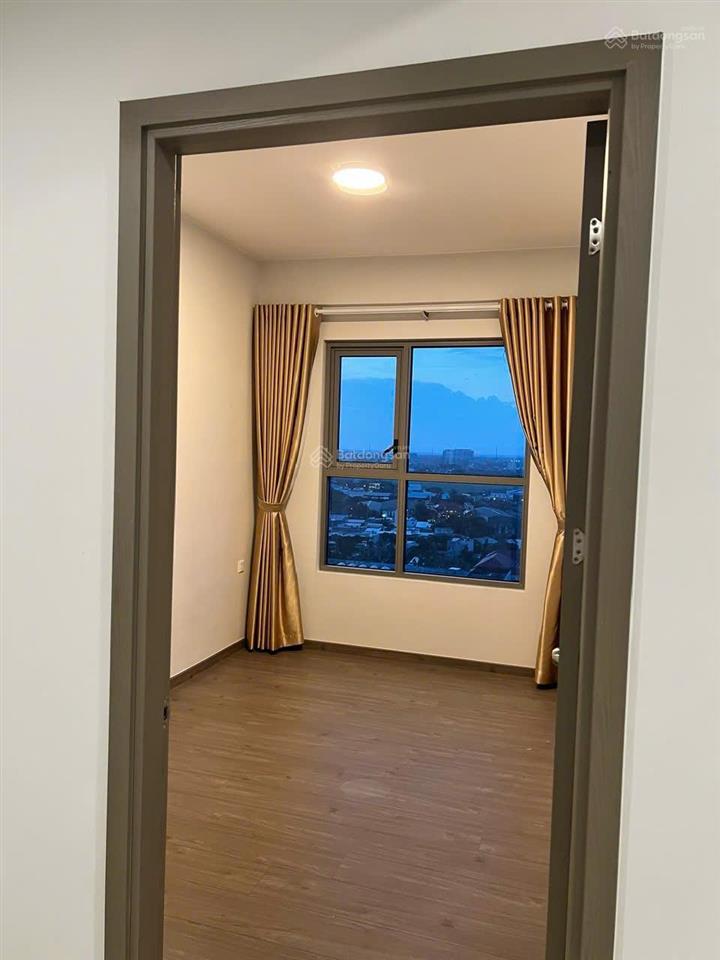 Cho thuê giá 8.8tr/th, căn góc 2n + 2vs 69m2 sẵn máy lạnh view hồ bơi, chung cư westgate