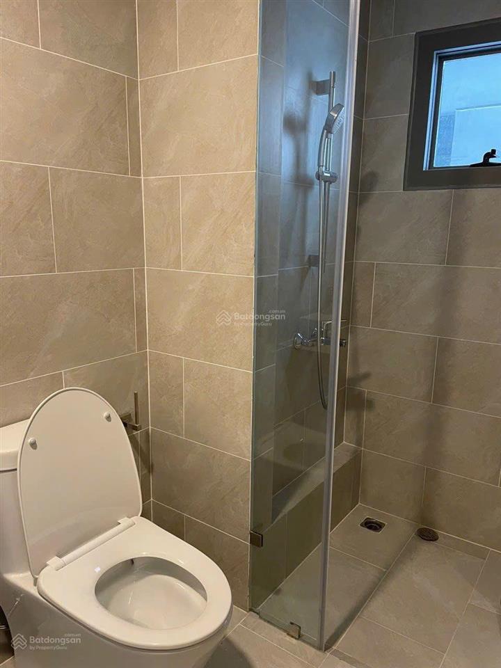 Cho thuê giá 8.8tr/th, căn góc 2n + 2vs 69m2 sẵn máy lạnh view hồ bơi, chung cư westgate