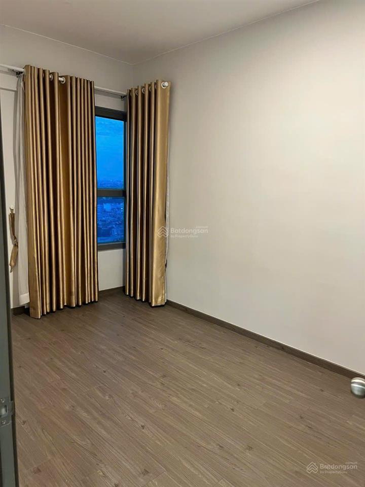 Cho thuê giá 8.8tr/th, căn góc 2n + 2vs 69m2 sẵn máy lạnh view hồ bơi, chung cư westgate