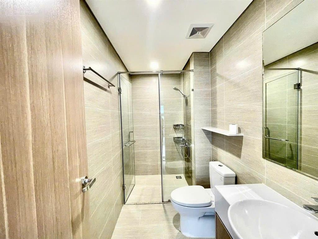 Bán nhanh căn hộ 2pn 2wc view hồ bơi siêu đẹp tầng trung hướng đông nam