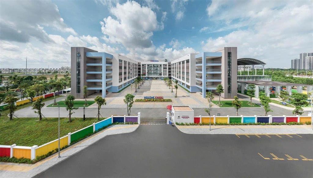 Bán nhanh căn hộ 2pn 2wc view hồ bơi siêu đẹp tầng trung hướng đông nam