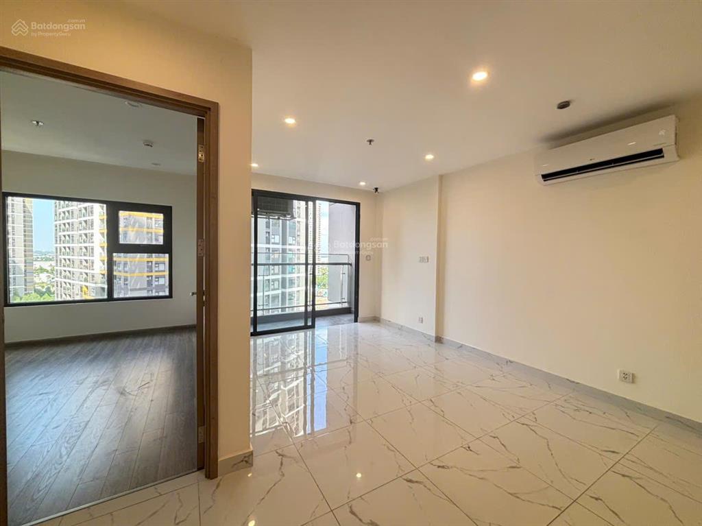 Cắt lỗ hơn 700 triệu căn 1pn+ diện tích lớn 52m view hồ bơi & sông giá chỉ 2,65 tỷ