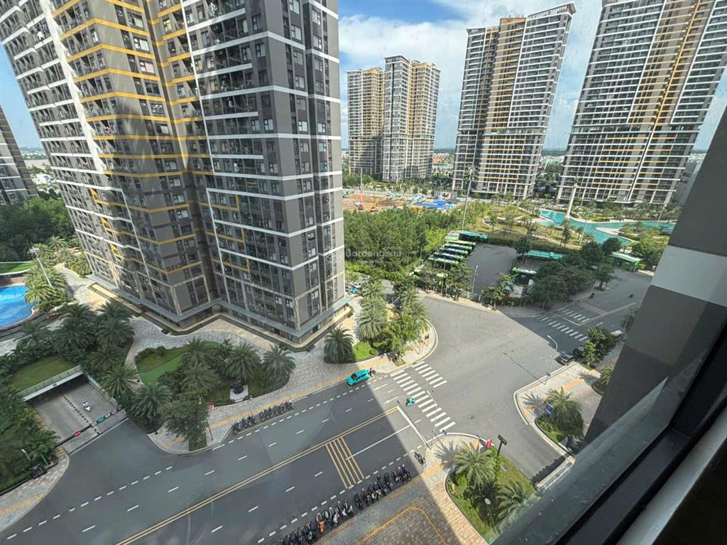 Cắt lỗ hơn 700 triệu căn 1pn+ diện tích lớn 52m view hồ bơi & sông giá chỉ 2,65 tỷ