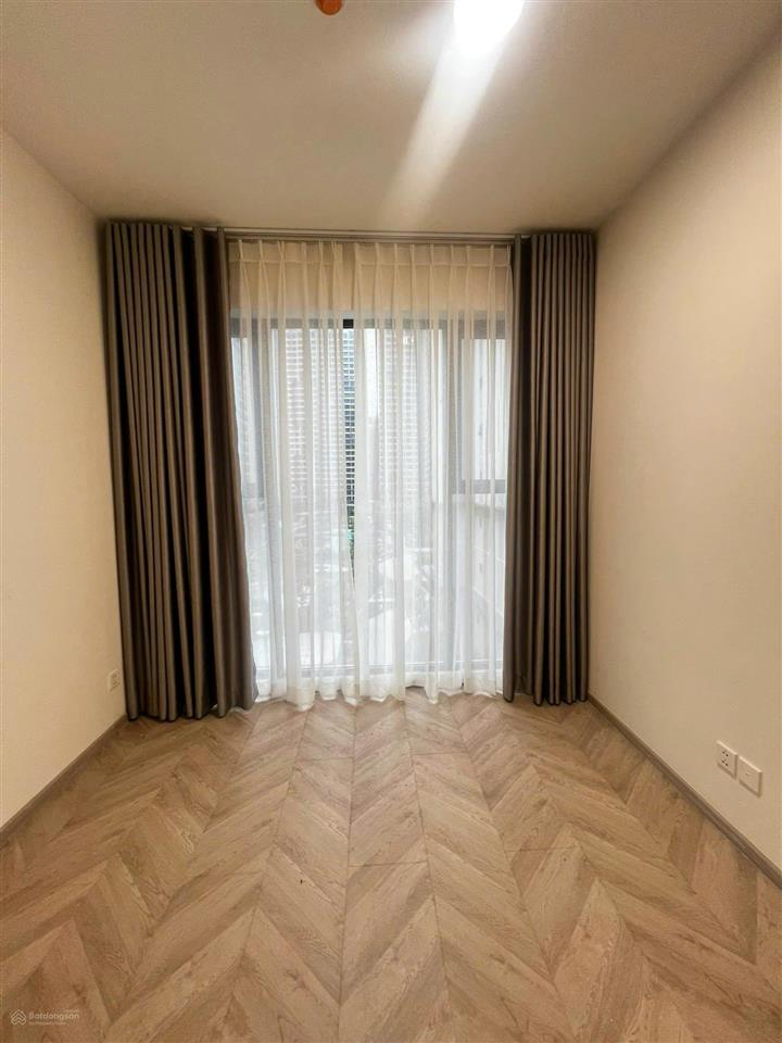 Bán gấp 2pn căn góc 74m2  hướng mát view hồ bơi  masteri centre point  4,1 tỷ