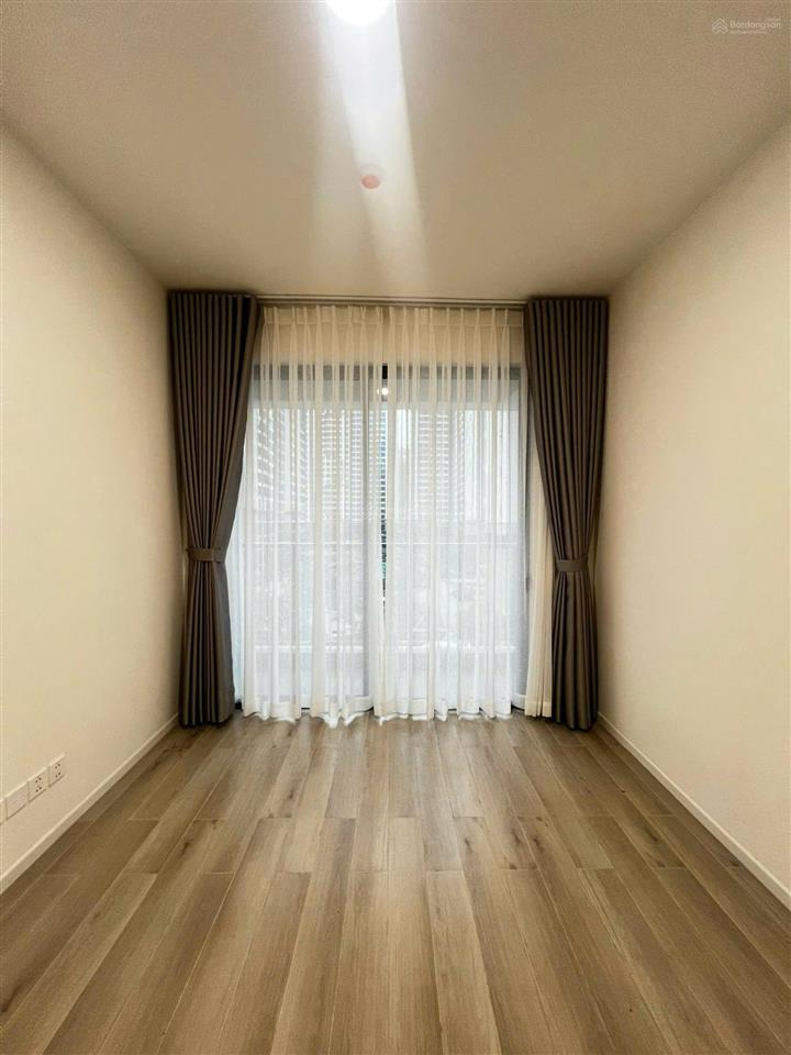 Bán gấp 2pn căn góc 74m2  hướng mát view hồ bơi  masteri centre point  4,1 tỷ