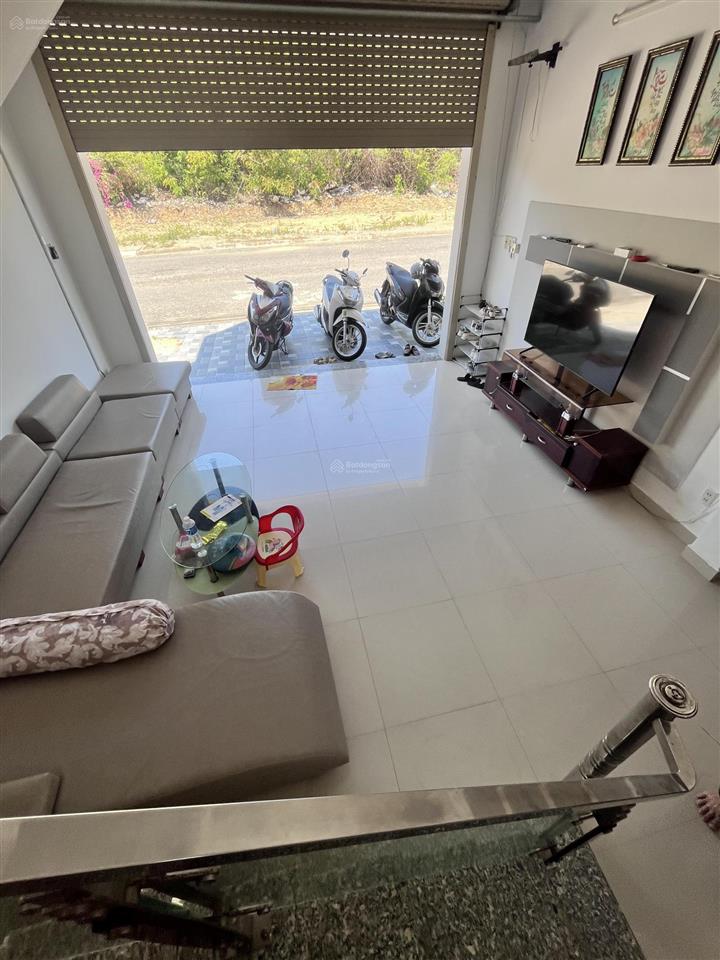 Nhà phố biển gần bến du thuyền tp nha trang