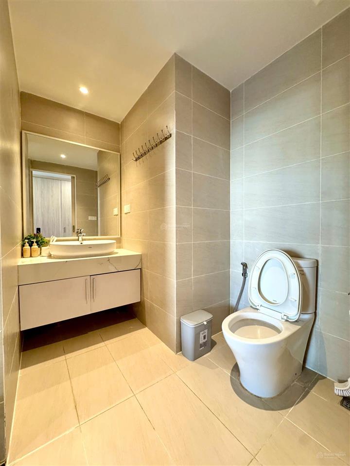 Gía siêu cạnh tranh căn studio goldcoast nội thất đẹp chỉ 5,2tỷ đã có sổ.  0794 546 *** (ms. uyên)