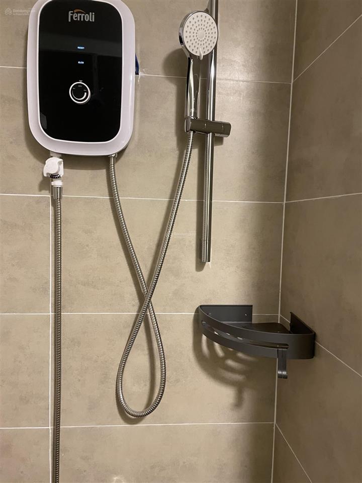 Căn hộ gần chợ bến thành, lầu 2 có thang máy