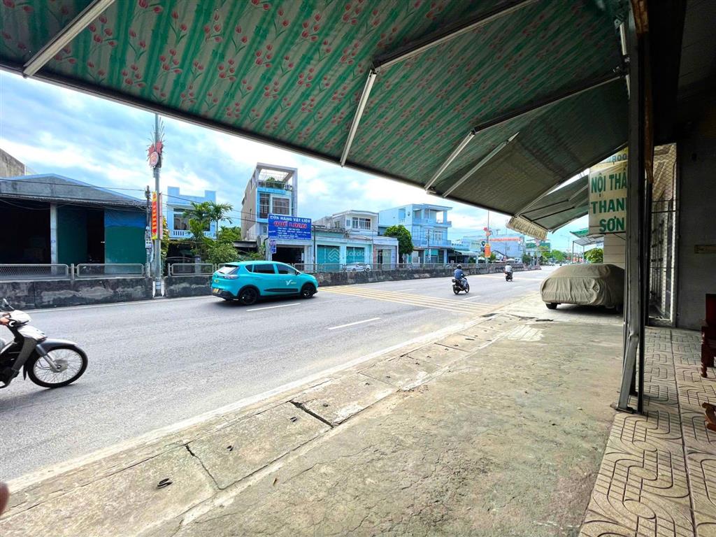 Bán gấp bất động sản 15m ngay mặt tiền đường nguyễn huệ, trung tâm la hà, tư nghĩa