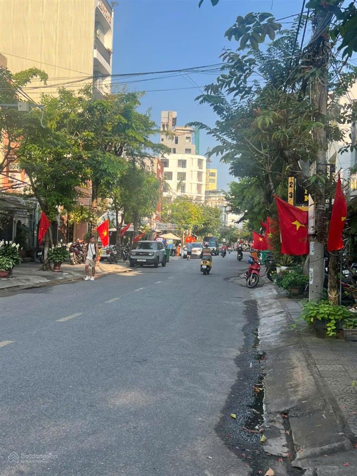 Bán khách sạn 8 tầng khu biển phạm văn đồng  đường loseby  khai thác tốt