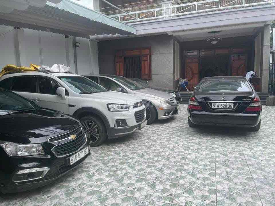 biệt thự và dãy nhà trọ